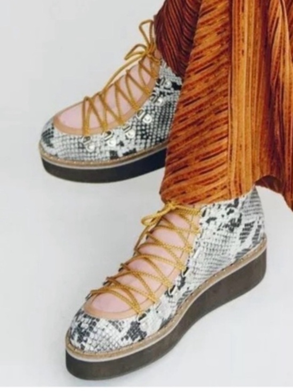 Free People Durango Hiking boot Snake-Print Lace-Up Platform EU 38 7.5 NWT